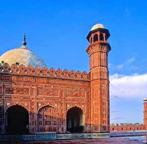 Badshahi mosque stands in Lahore under clear blue sky