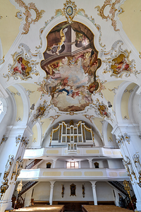 Visit to Mariae Himmelfahrt church in Schongau along the Romanti