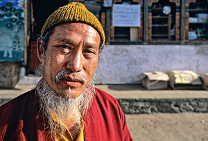 Portrait of a man with a long white beard and yellow beanie.