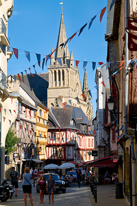 Discover Vannes and Saint Pierre Cathedral in Brittany during su