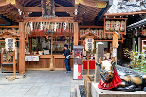 Visit to Nishiki Tenmangu temple shrine in Kyoto Japan