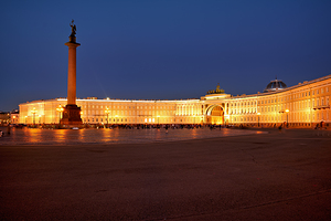Winter palace and alexander column in saint petersburg at night
