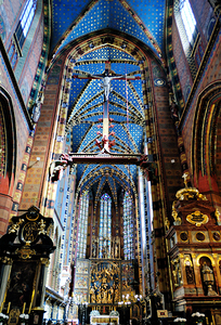 Explore St. Marys Basilica in Krakow during the day