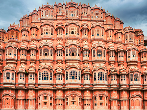 Explore Hawa Mahal in Jaipur Rajasthan during the day