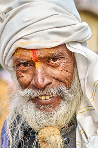 Man with white beard and turban in Orchha Madhya Pradesh India