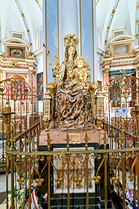Valencia Cathedral features a statue of Mary and child
