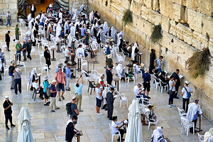 Worshippers gather for prayer at Jerusalems Western Wall