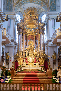 Peterskirche interior view in Munich shows altar detail