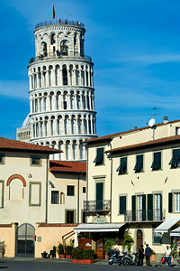 Leaning Tower of Pisa stands tall against a blue sky