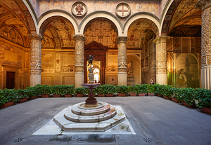 Exploring the inner courtyard of Palazzo Vecchio in Florence Tus