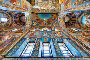 Tourists visit St. Petersburgs Church of the Savior