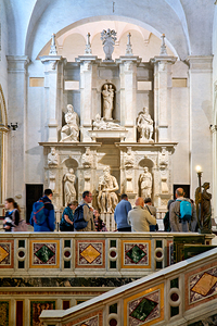 Tourists admire sculpture of Moses in San Pietro in Vincoli in R
