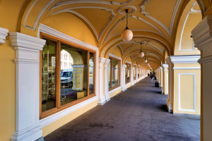 Walking through the arches of Gostinyy dvor in Saint Petersburg