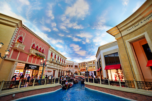 Visitors at little venice venetian hotel mall las vegas