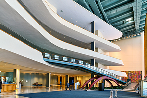 People enter United Nations HQ in Manhattan