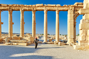 Exploring the ancient city of Palmyra and its great colonnade