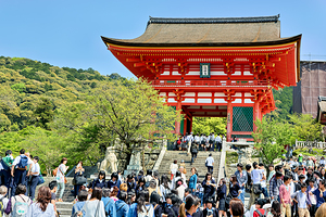 Visiting Kiyomizu Dera Temple in Kyoto with many people around