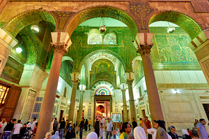 Exploring the Umayyad Mosque in Damascus during evening hours