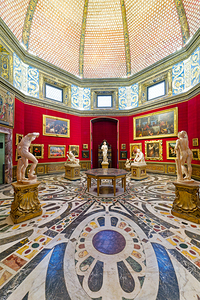 Visit to Uffizi Gallery in Florence with La Tribuna display