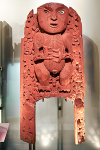 Maori carving in Auckland War Memorial Museum in New Zealand