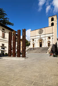Todi Umbria Italy. Concattedrale della Santissima Annunziata. Cathedral. Piazza del Popolo. The statue Quattro Stele by Arnaldo Pomodoro