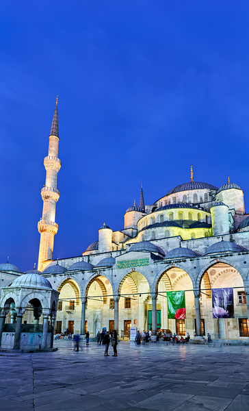Visit to Blue Mosque in Istanbul at twilight Print