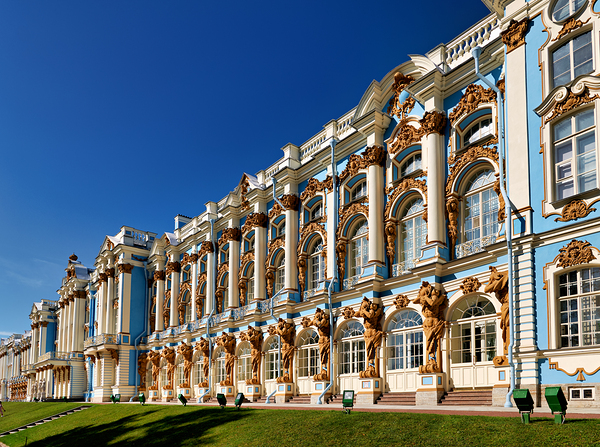 St. Petersburg shows Catherine Palace in clear sunlight Print