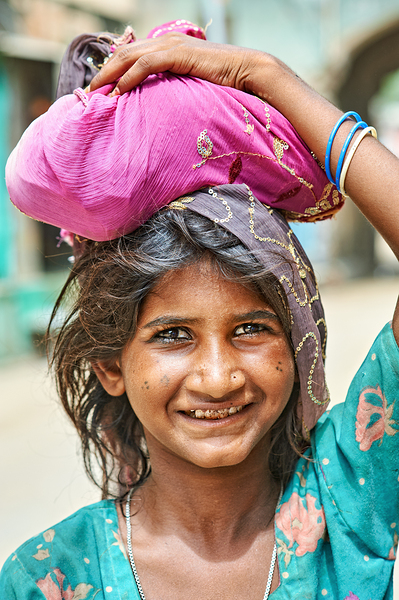 Portrait of a young girl carrying cloth in Mandawa Rajasthan Print