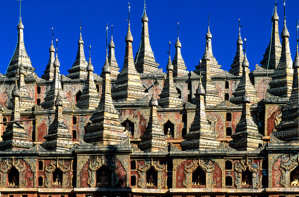 Mohnyin Thambuddhei Paya architecture in Monywa Myanmar Print