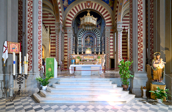 Basilica Santa Margherita in Cortona Italy with church altar Print