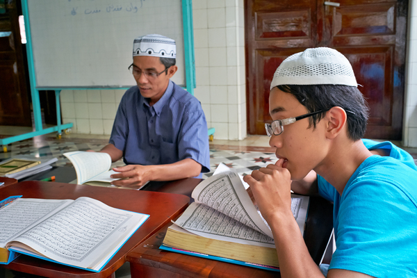 Learning together in a classroom in Ho Chi Minh City Print