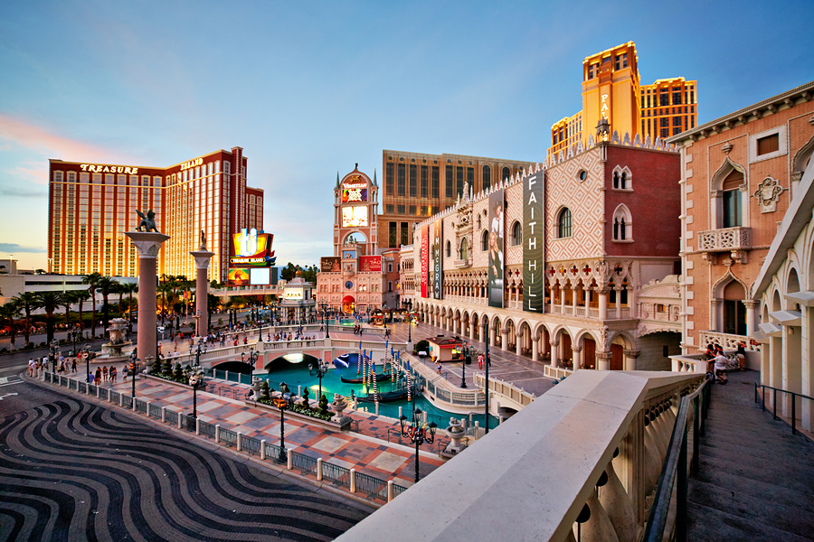 Venetian Hotel area in Las Vegas at sunset view  Imprimer