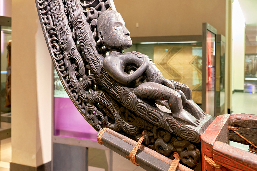 Maori carving displayed at Auckland War Memorial Museum in New Z  Print