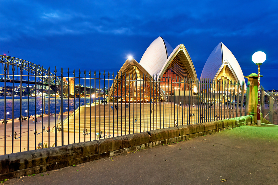 Sydney Opera House and Harbour Bridge at dusk.  Imprimer