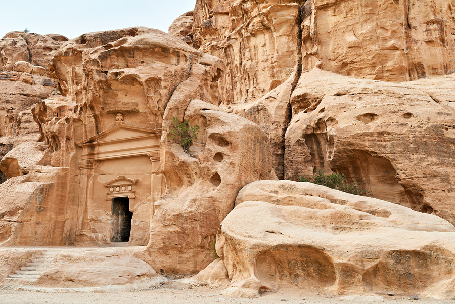 Exploring Little Petra archaeological site in Jordan  Imprimer