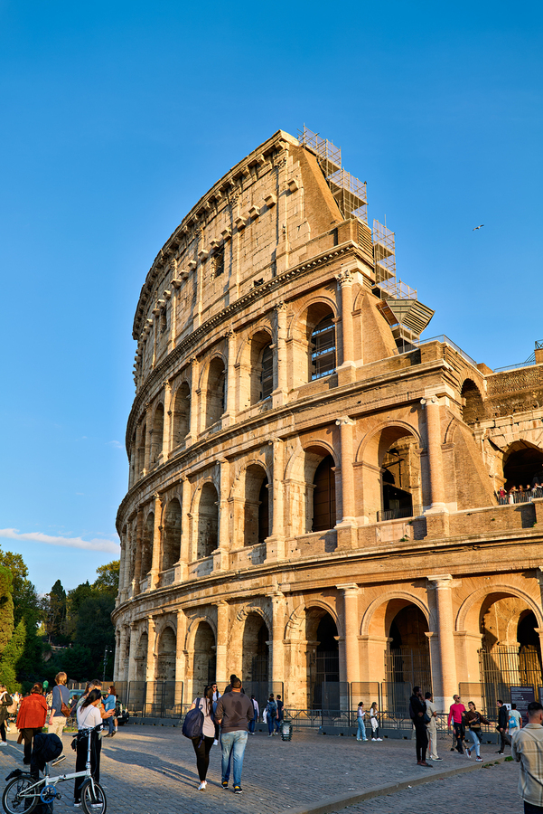 Visit to the Colosseum in Rome on a clear day  Imprimer