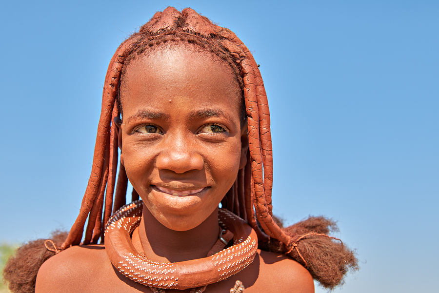 Portrait of a Himba woman in Kunene region of Namibia  Imprimer