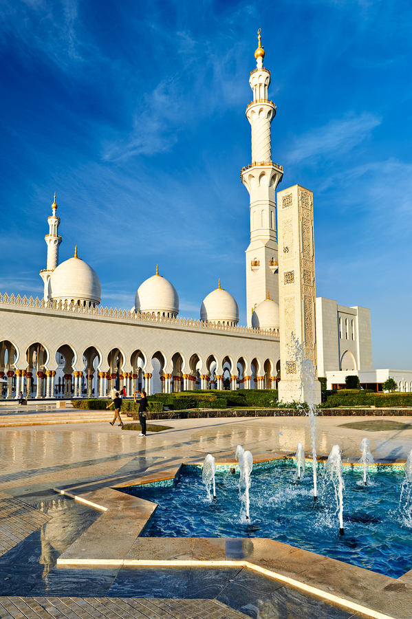 Explore the beauty of the Sheikh Zayed Grand Mosque in Abu Dhabi  Imprimer