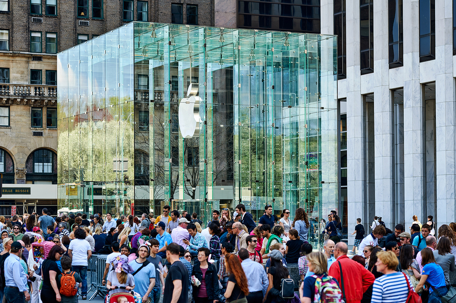 Many people visit the Apple Store at 5th Avenue in Manhattan  Print