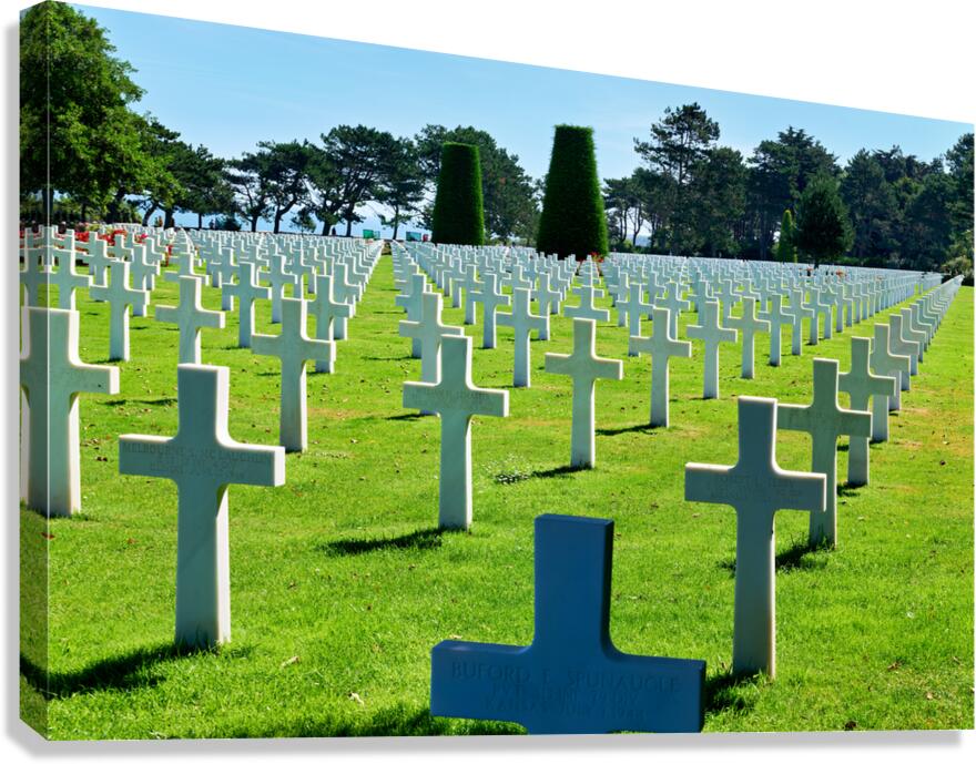 Grave markers at Normandy American Cemetery in Colleville sur Me Canvas Print