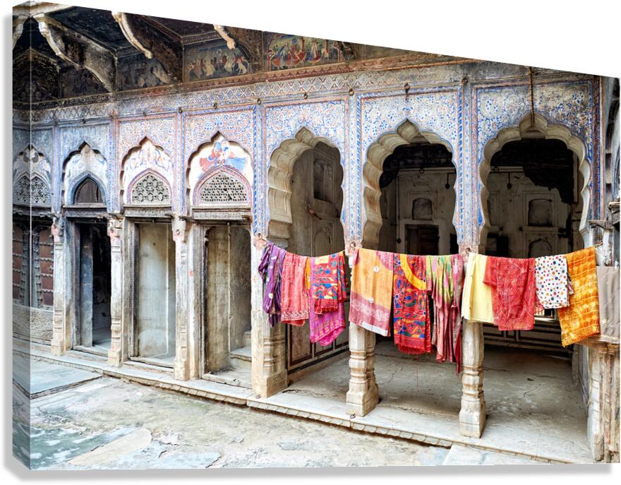 Decorated painted houses and colorful clothes in Mandawa Rajasth Canvas Print