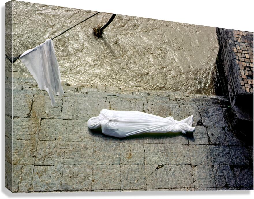 Cremation ceremony at Pashupatinath in Kathmandu Nepal Canvas Print