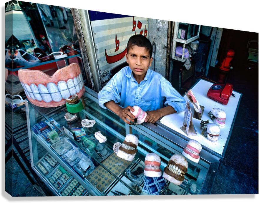 Street dentist offers services in Peshawar with dental models Canvas Print