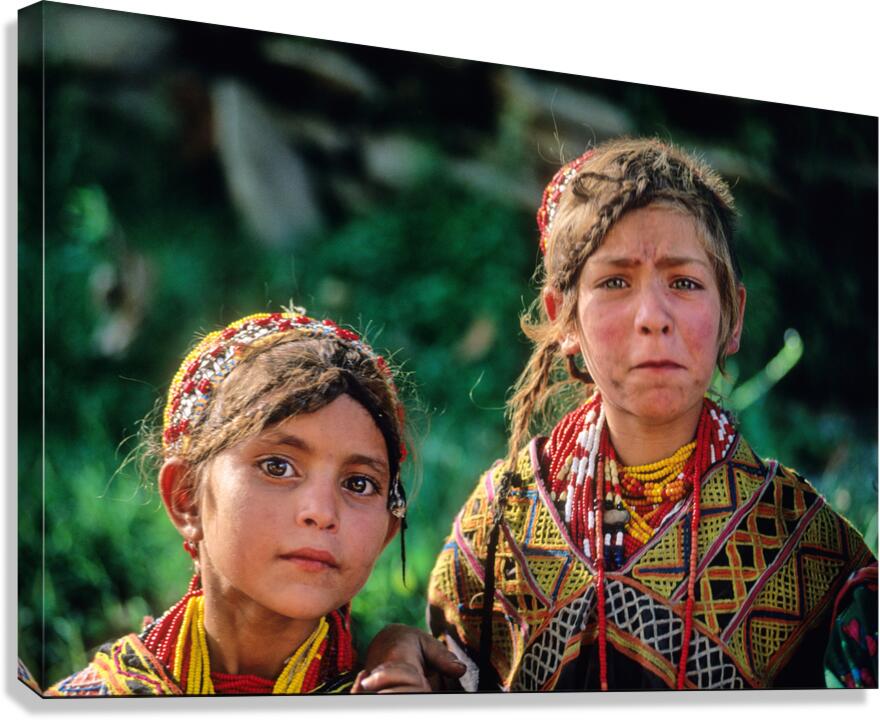 Children of Pakistan wear traditional clothing in the sunlight Canvas Print