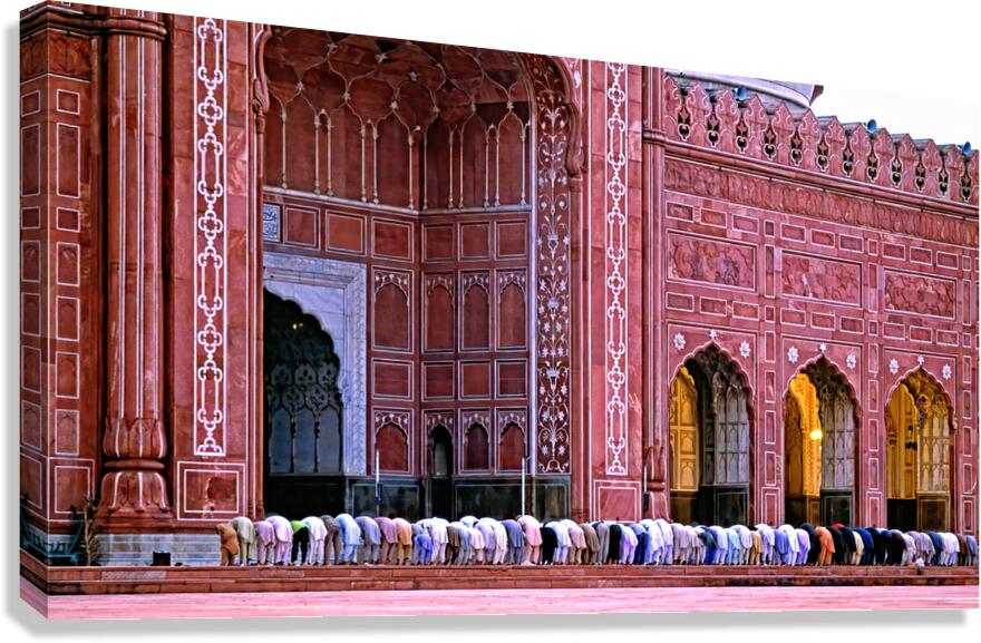 Prayer time at Badshahi Mosque in Lahore Pakistan Canvas Print