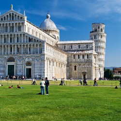 Visit to Piazza dei Miracoli in Pisa with the Leaning Tower