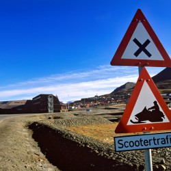 Danger sign for snowmobile traffic in Longyearbyen area