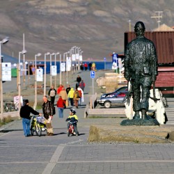 Streets of Longyearbyen with people and a statue