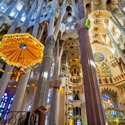 Explore Basílica de la Sagrada Familia in Barcelona now