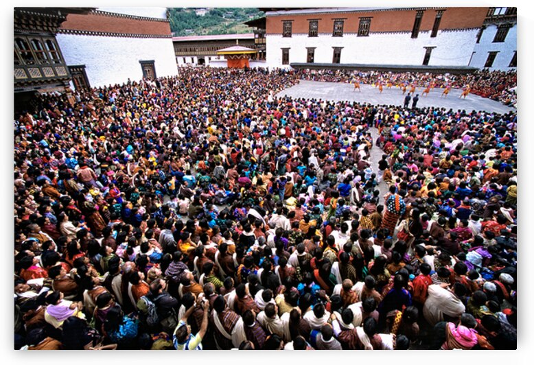 Bhutanese festival: crowd watches traditional dance in monastery by Marco Brivio
